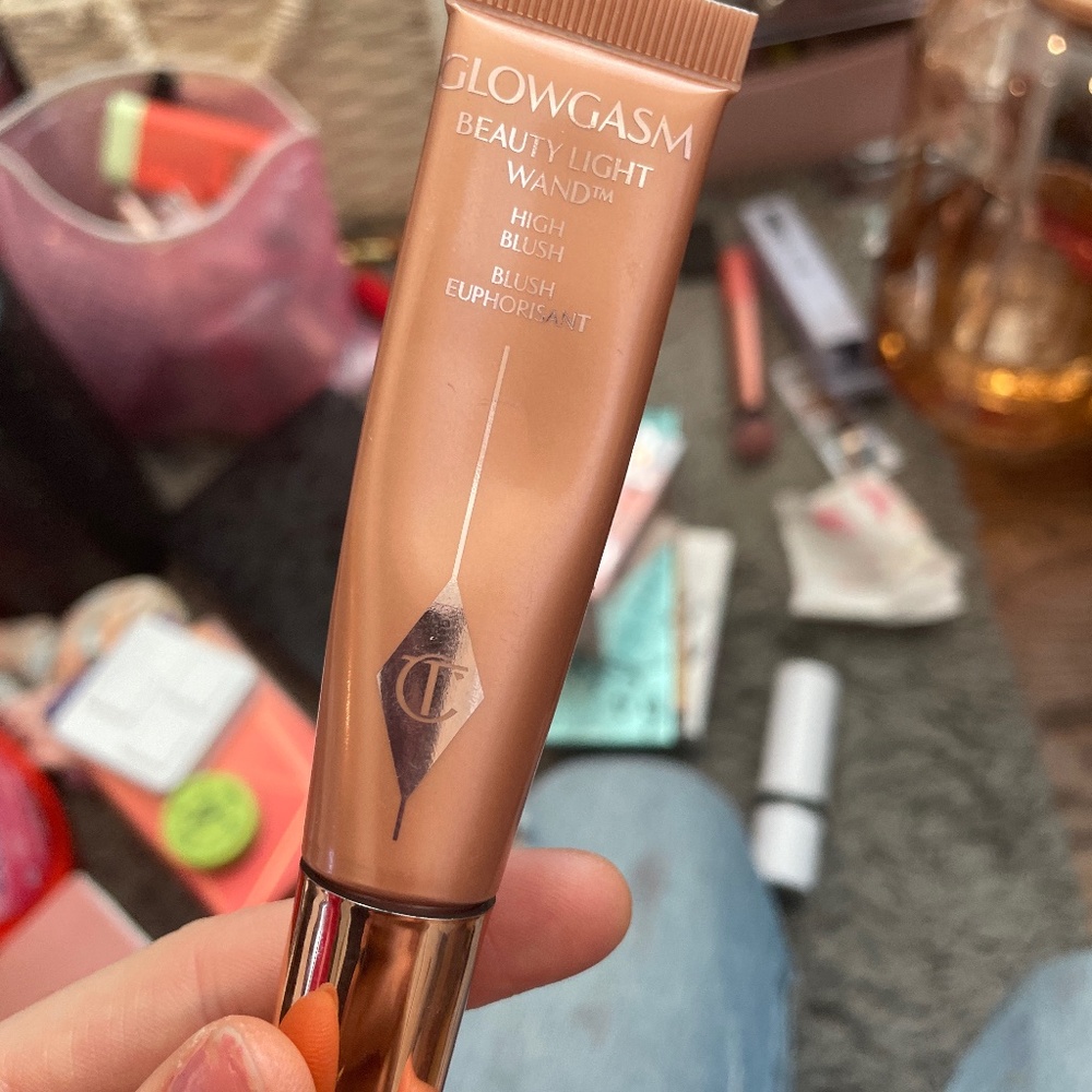 Charlotte Tilbury blush in Peachgasm